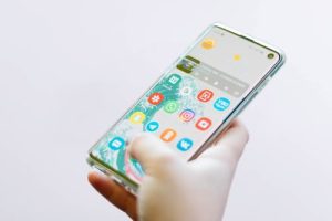 What are the security issues in developing Mobile Apps?
